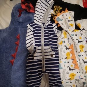 BABY BUNDLE!!! 3 onsies! (-xmas onsie!)